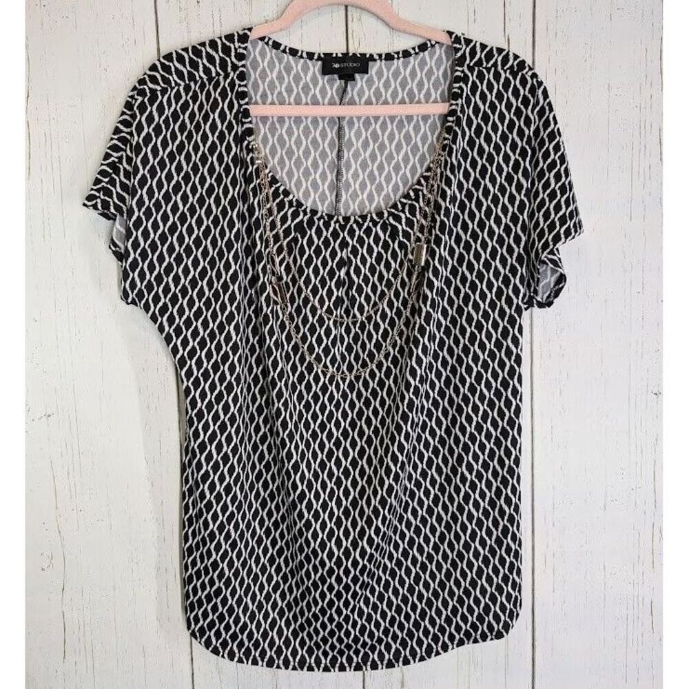 Ab Studio Size Large Black White Patterned Short Sleeve Necklace Accent‎ Blouse